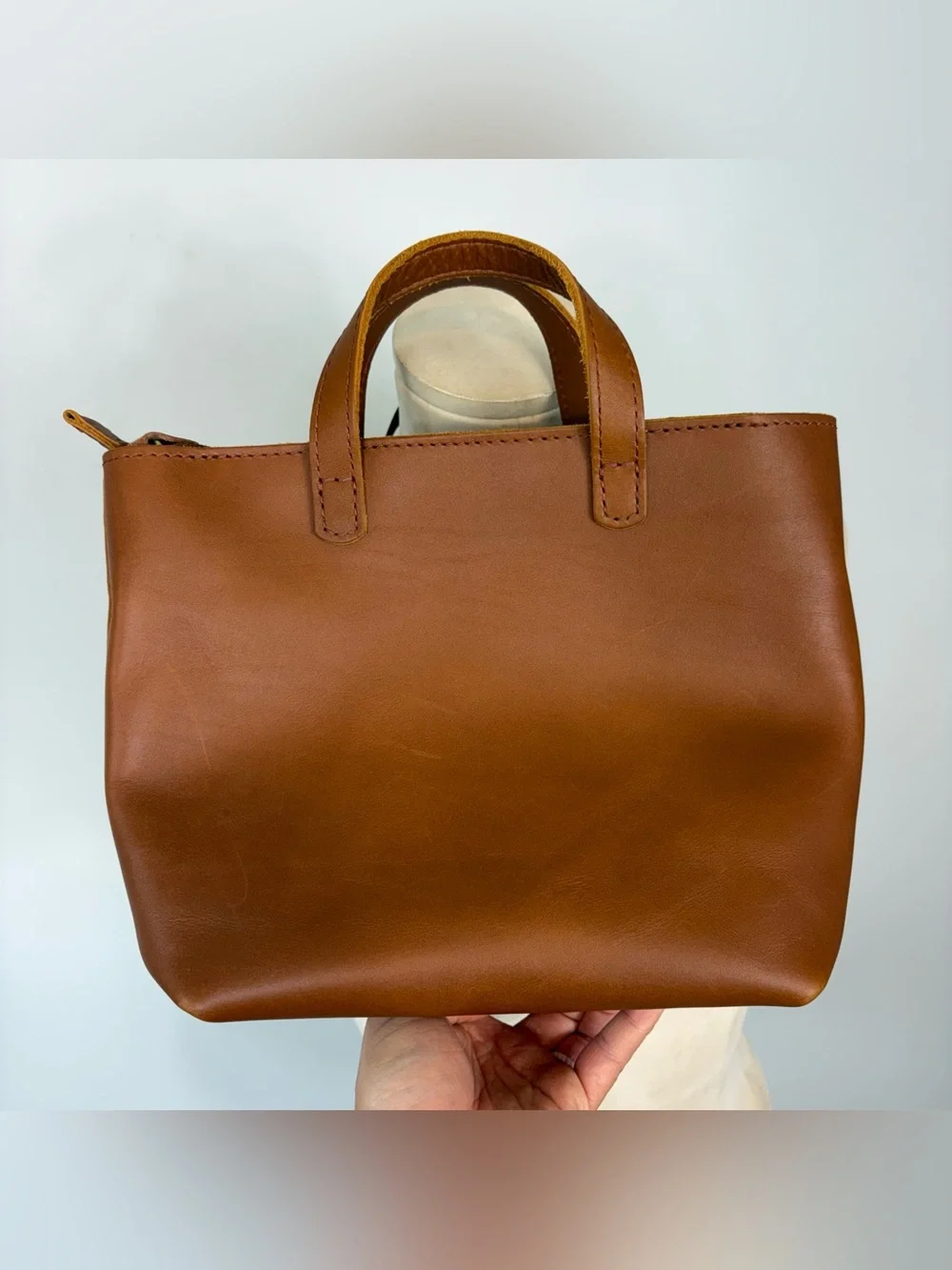Portland Leather Medium Zip Crossbody Tote in Honey - Picture 7 of 11